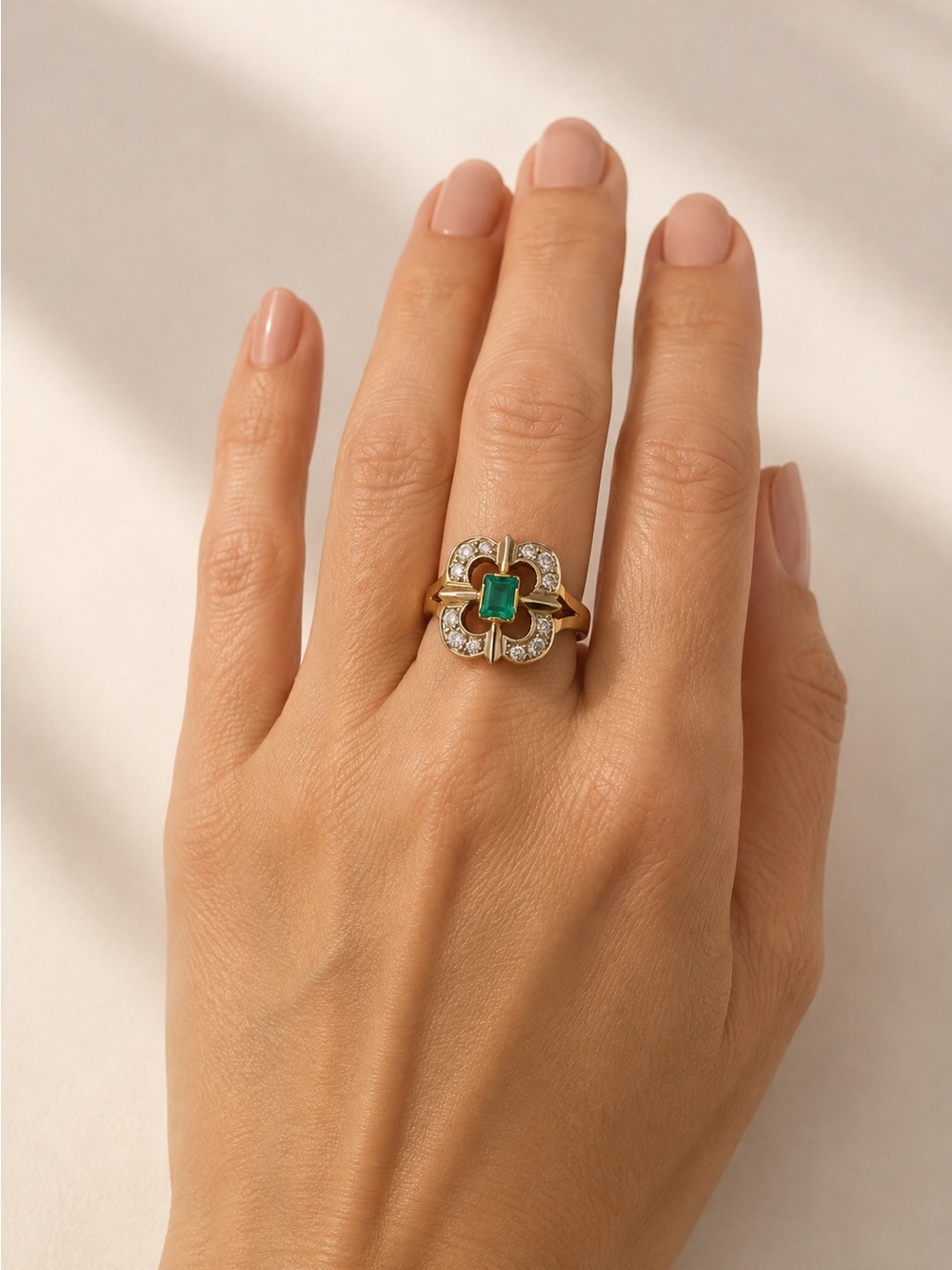 For Antique Collectors Emerald and Diamonds Ring.